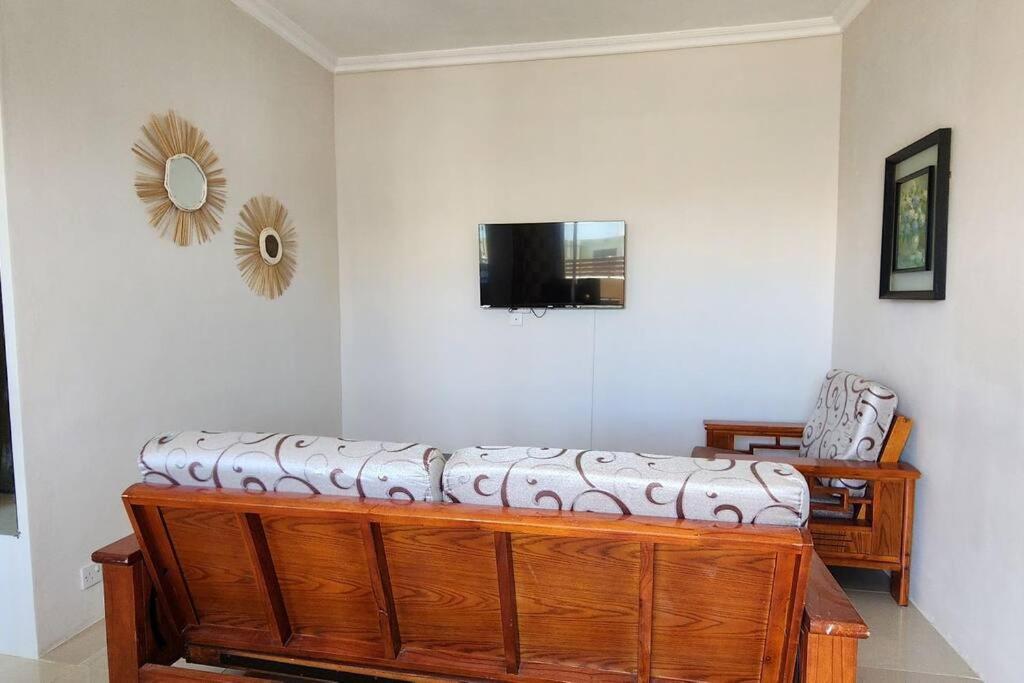 Number 9, 2nd Floor,pebble Bay Appartments Apartment