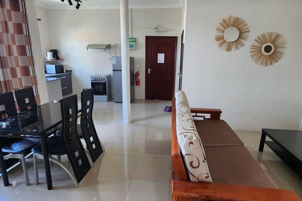 Number 9, 2nd Floor,pebble Bay Appartments *